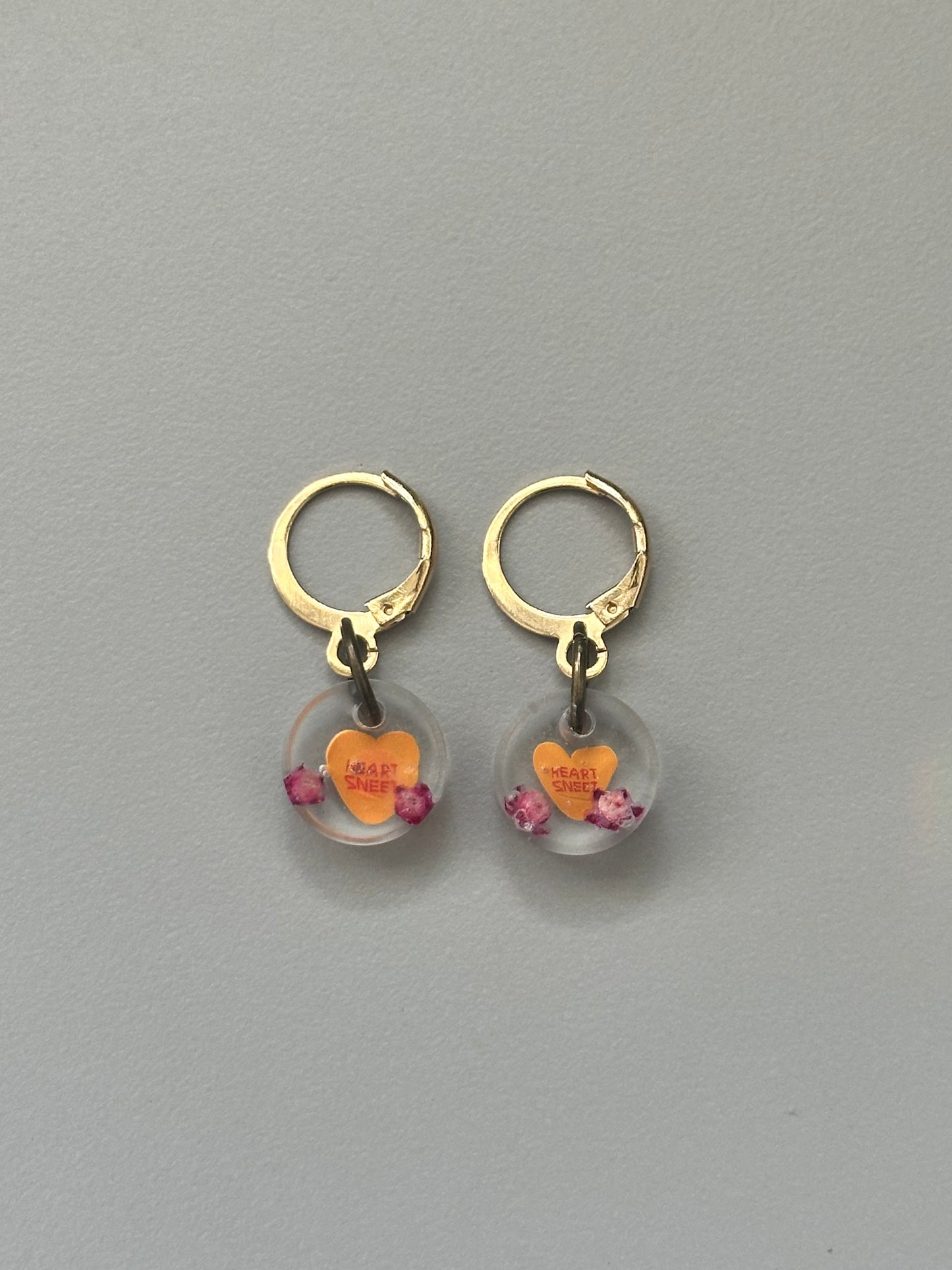 Mini heart can’t earrings