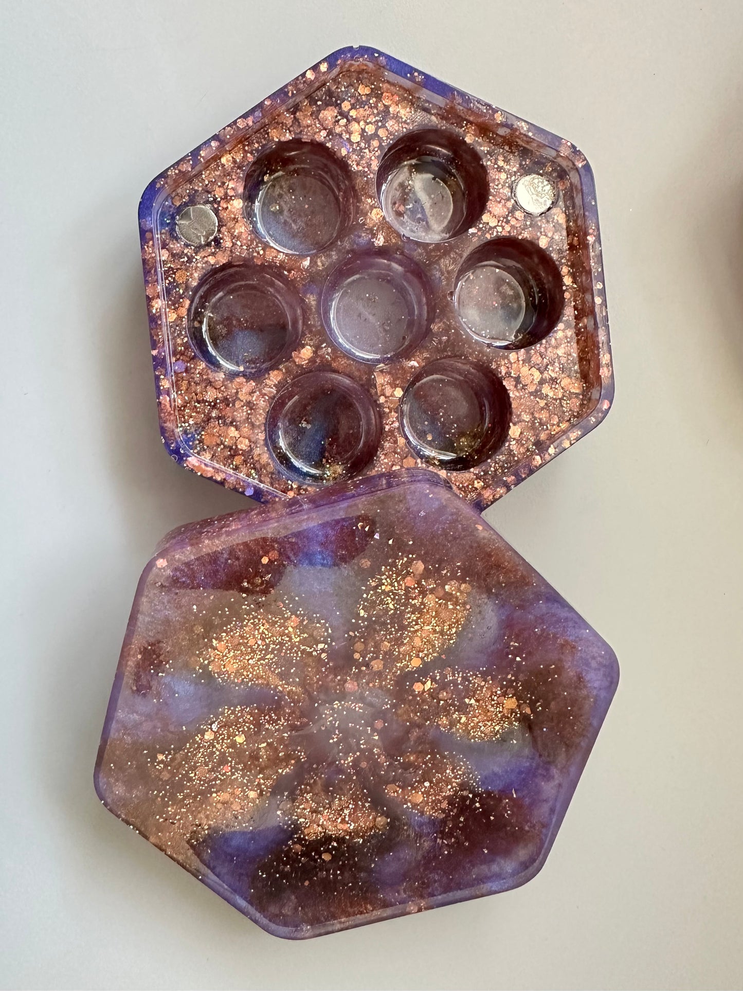 Resin dice box, purple/gold